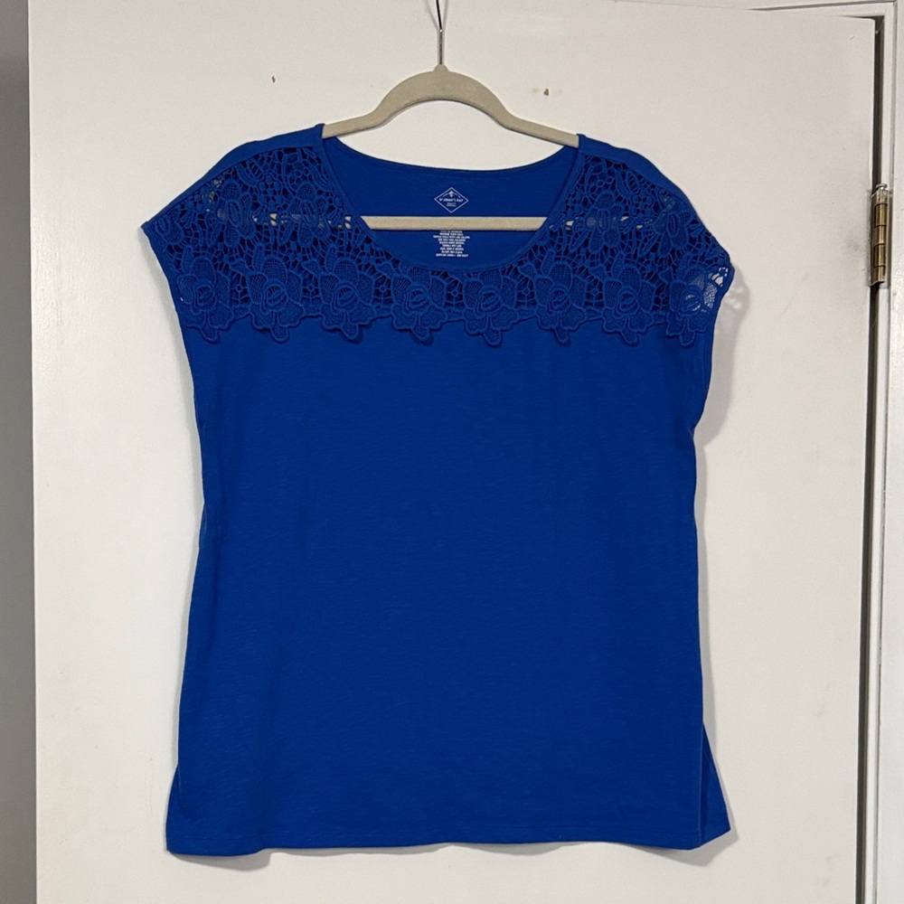 St. John's Bay Blue Lace Detail Women's Top - Large